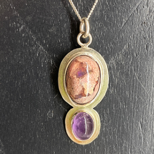 Colgante de ágata en cuero