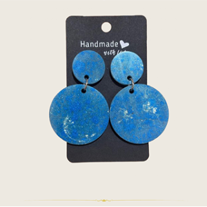 Pendientes amuleto de resina y dorado